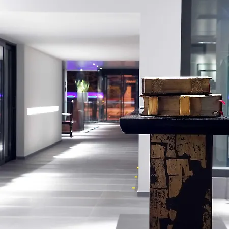 Life Gallery Hotel